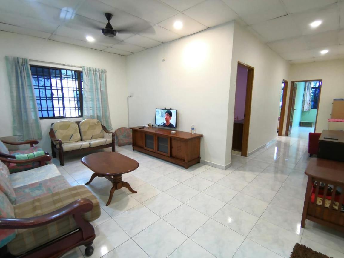Cosy Homestay Ulu Tiram Ngoại thất bức ảnh